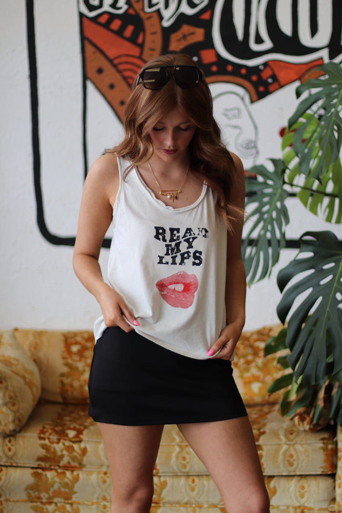 Read My Lips Raw-Edge Scoop-Neck Graphic Tank Top