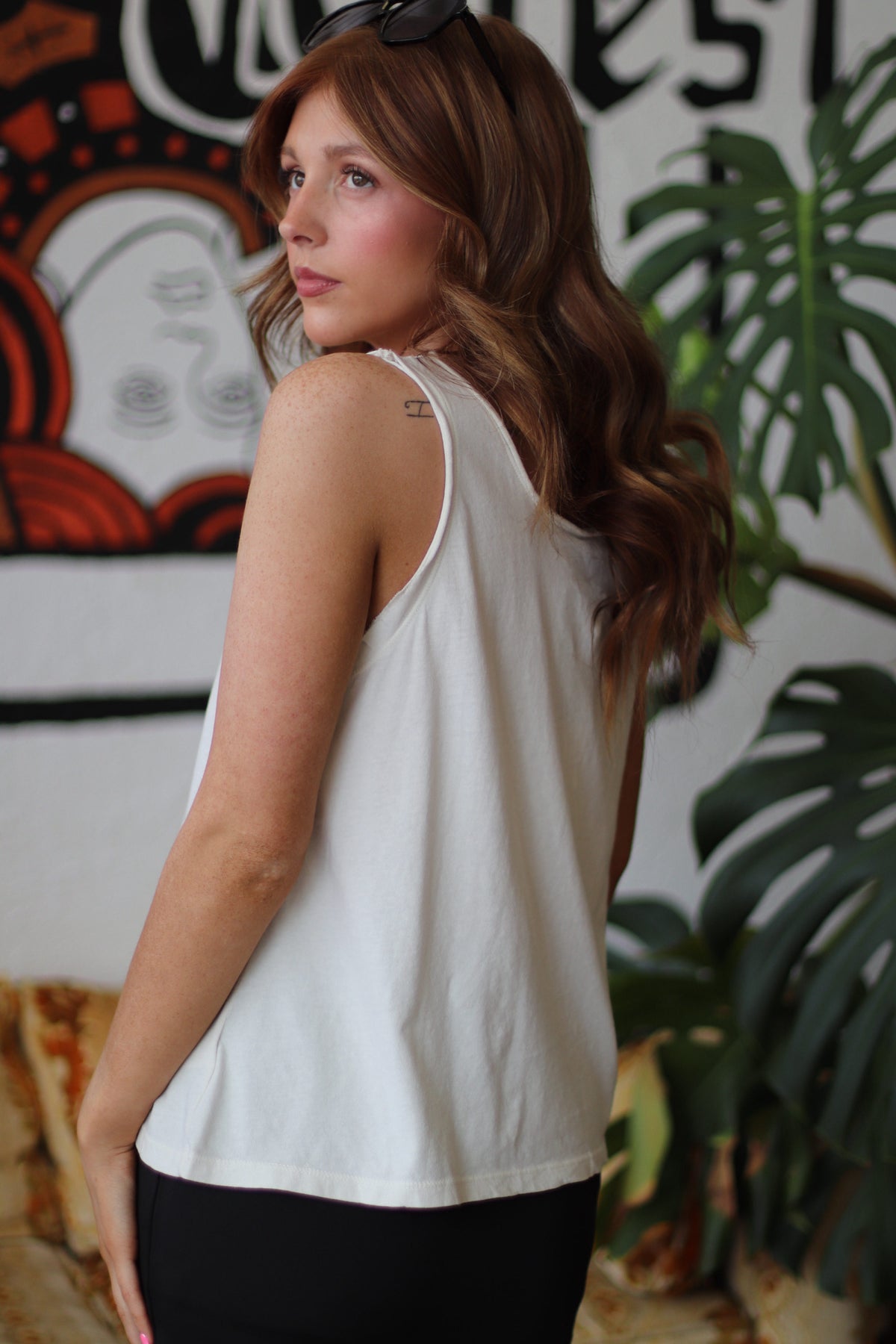 Read My Lips Raw-Edge Scoop-Neck Graphic Tank Top