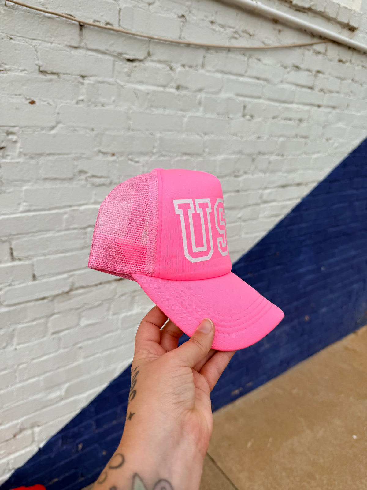 580 Trucker Hat +Hot Pink USA