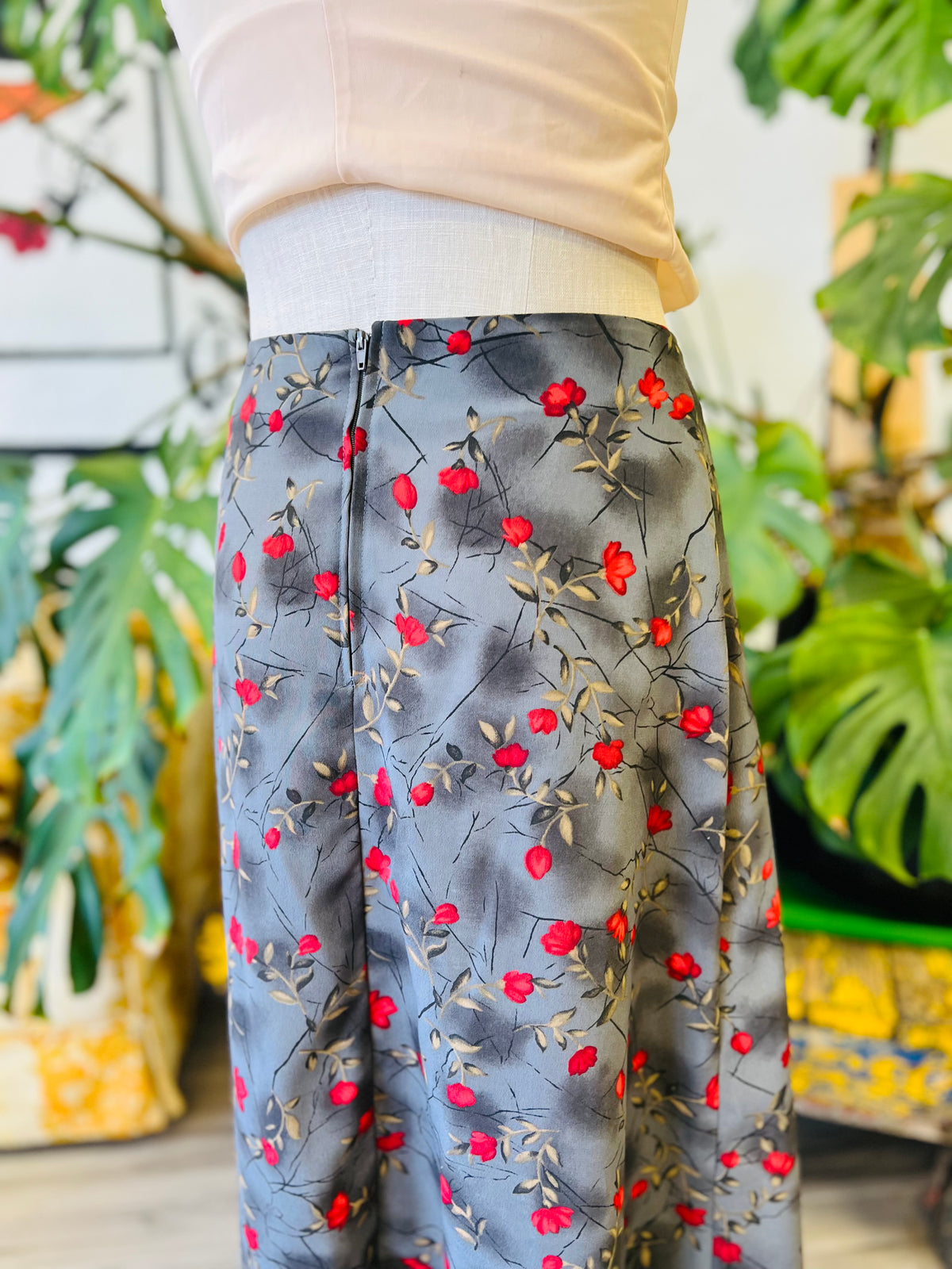 Vault Vintage | Grey Floral Skirt Medium