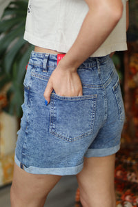 Jenny Mom Shorts - Medium Wash